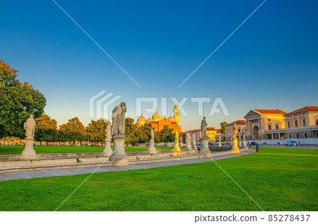 Prato della Valle square in historical city centre of Padua Prato della Valle square in historical city centre of Padua 85278437