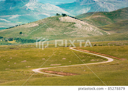 Kurdish mountains in northern Iraq near suleymania Kurdish mountains in northern Iraq near suleymania 85278879
