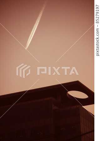 閃耀在城市夜空的尾跡 85279197