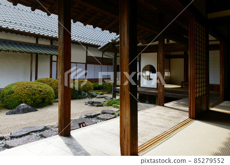 岡山縣高橋市備中-高橋，從松陰宮俯瞰庫里和正殿 85279552