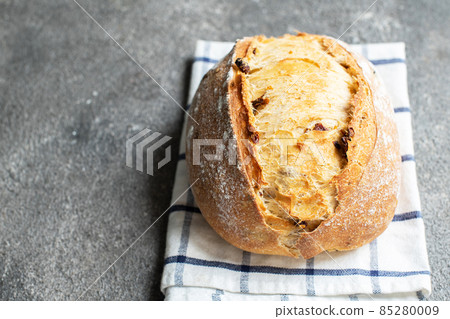 Freshly baked sourdough bread with dried tomatoes. 85280009