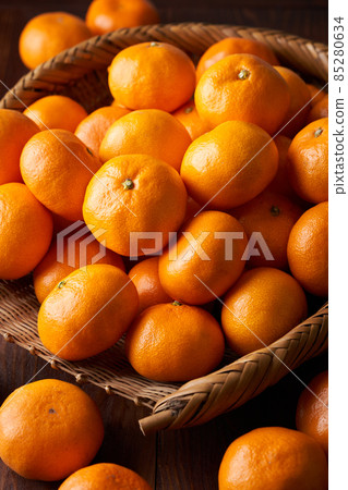 Mandarin serving as a miser 85280634