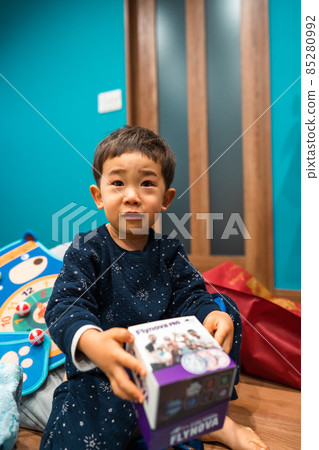 不愉快的孩子，男孩 85280992