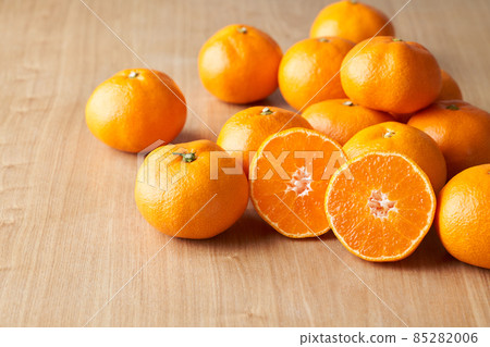 Mandarin oranges cut in half Mandarin oranges cut in half 85282006