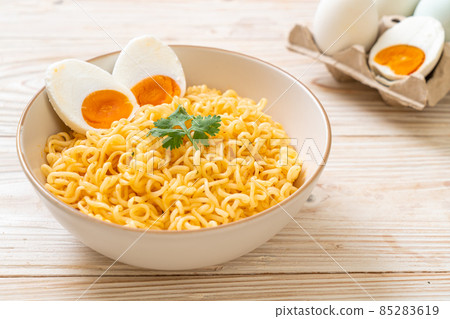 instant noodles with salt egg 85283619
