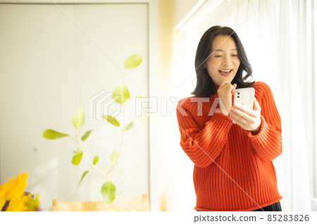Middle woman in knit Middle woman in knit 85283826