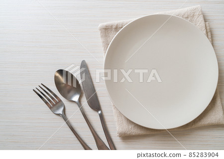 empty plate or dish with knife, fork and spoon 85283904