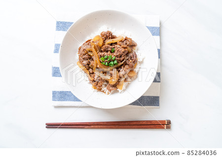beef sliced on topped rice (GYUU-DON) beef sliced on topped rice (GYUU-DON) 85284036