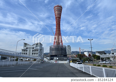 Autumn 2021 Kobe Port Tower and autumn leaves under renovation work Autumn 2021 Kobe Port Tower and autumn leaves under renovation work 85284124