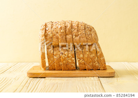 sliced wholegrain bread sliced wholegrain bread 85284194