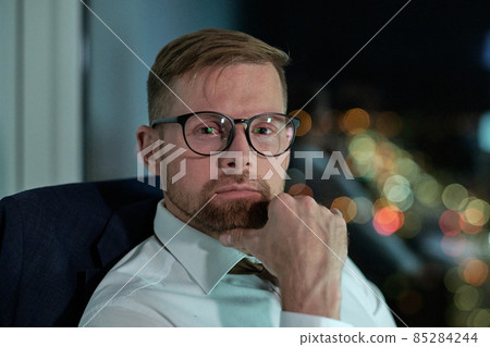Contemporary bearded businessman in eyeglasses looking at you Contemporary bearded businessman in eyeglasses looking at you 85284244