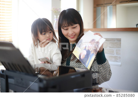 父母和孩子打印照片 85285080