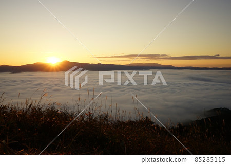 Sea of clouds in the autumn Tono basin 85285115
