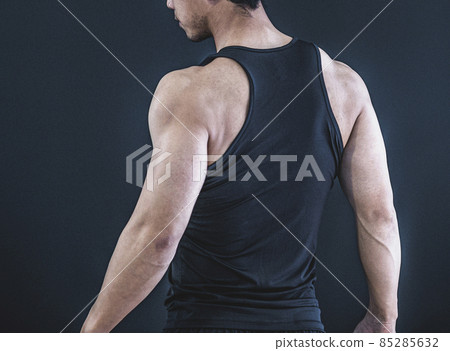 鍛煉肌肉的男士（背部） 85285632