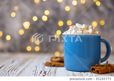 Hot cocoa with marshmallow in ceramic mug 85285773