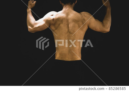 練背的男人（背） 85286585