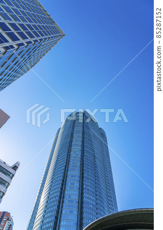 [Tokyo] Roppongi Hills towering in the clear sky 85287152