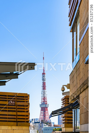 [東京] 透過六本木新城的縫隙看到的東京塔 85287196