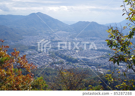 從明郡中野山眺望烤山地區的秋景 85287288