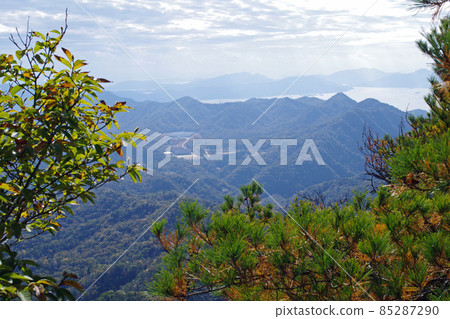 Autumn view of Kure from Mt. Nakano, Aki-gun Autumn view of Kure from Mt. Nakano, Aki-gun 85287290
