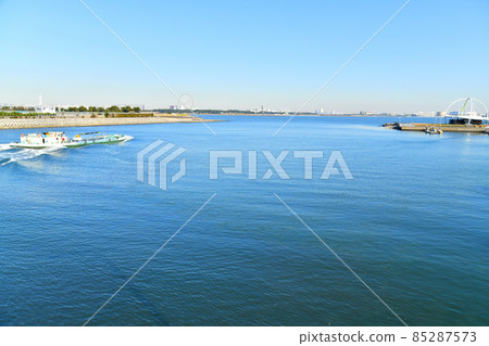 從若洲橋/砂町南運河看葛西臨海公園（東京都江東區） [2021.12] 85287573
