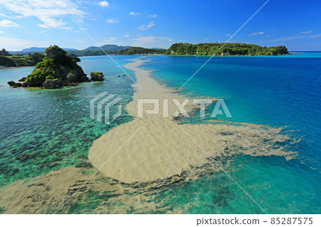 沖繩美麗海中漂流的浮石小笠原群島海底火山噴發 沖繩美麗海中漂流的浮石小笠原群島海底火山噴發 85287575