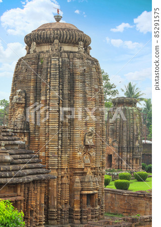 Temples of the Lingaraja temple complex, Bhubaneswar, Odisha, India. 11th century Lingaraja Temple is the largest and most important in Bhubaneswar. Temples of the Lingaraja temple complex, Bhubaneswar, Odisha, India. 11th century Lingaraja Temple is the largest and most important in Bhubaneswar. 85291575