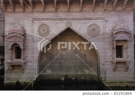 Architecture of Toorji ka Jhalra stepwell built by Maharaja Abhay Singh for Queen in 1740, Jodhour, Rajasthan, India. Architecture of Toorji ka Jhalra stepwell built by Maharaja Abhay Singh for Queen in 1740, Jodhour, Rajasthan, India. 85291864