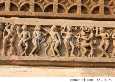 Dancing girls stone sculpture. Shamlaji temple is dedicated to Vishnu or Krishna. Aravali, Gujarat, India. 85291960