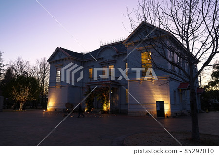 燈火通明的岡山縣綜合球場俱樂部（原岡山協約社）岡山縣岡山市北區1號 85292010