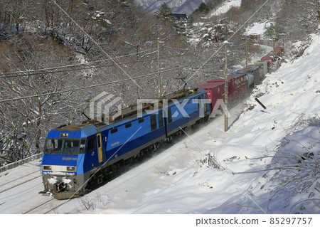 A freight train running on the snowy Joetsu Line A freight train running on the snowy Joetsu Line 85297757