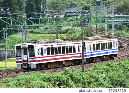 Joetsu Line Echigo Yuzawa-Ishiuchi Hokuetsu Express HK100-8 + HK100-4 Yumezora II Joetsu Line Echigo Yuzawa-Ishiuchi Hokuetsu Express HK100-8 + HK100-4 Yumezora II 85298389