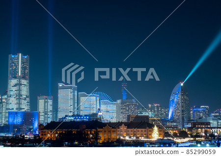 Night view of Minato Mirai lit throughout the building from Osanbashi, Yokohama City, Kanagawa Prefecture 85299059