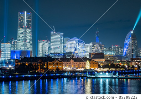 Night view of Minato Mirai lit throughout the building as seen from Osanbashi, Yokohama City, Kanagawa Prefecture Night view of Minato Mirai lit throughout the building as seen from Osanbashi, Yokohama City, Kanagawa Prefecture 85299222