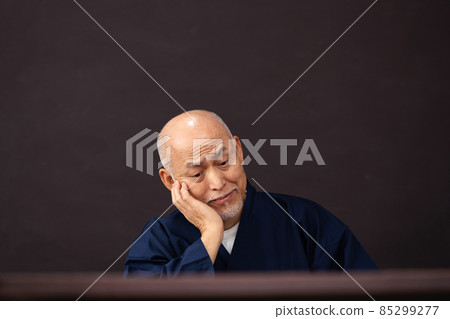 喝清酒日本清酒的老人 85299277