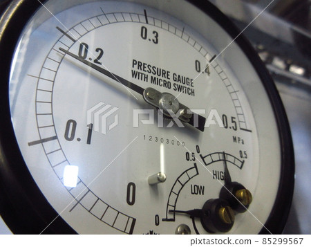 Pressure gauge with contacts Pressure gauge with contacts 85299567