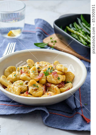 Gnocchi with bacon and asparagus beans. Italian food. 85300931
