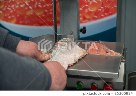 Service for cutting fish on a steak in a fish supermarket 85300954