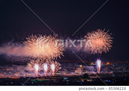 (Yamanashi Prefecture) Ishiwa Onsen Fireworks Festival Xmas Fireworks in Fuefuki 85306228