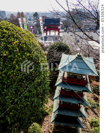 Inuyama Tower and gate in the precincts of Mt. Narita Inuyama Tower and gate in the precincts of Mt. Narita 85306324