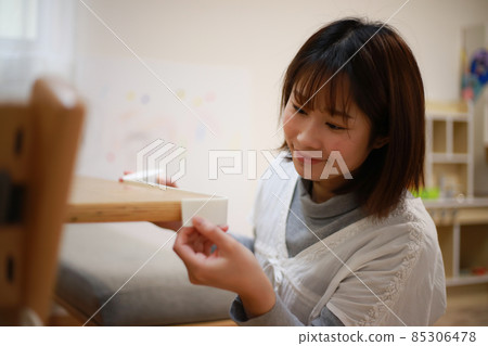 母親採取安全措施 母親採取安全措施 85306478