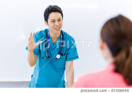Medical site conference doctor Photography cooperation: Chuo Institute of Technology Japanese Language School Medical site conference doctor Photography cooperation: Chuo Institute of Technology Japanese Language School 85306648