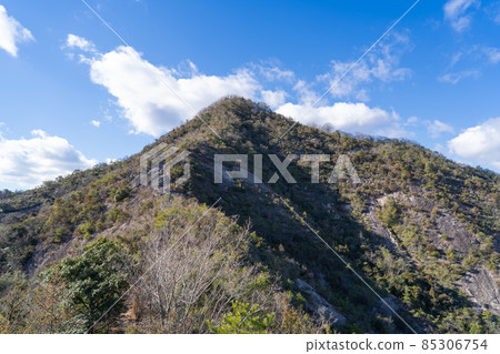 The second summit of Mt. Zenbo seen from the mountain trail (Kasai Alps) 85306754