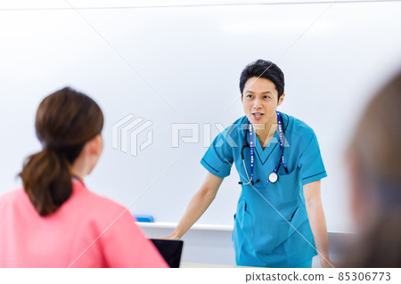 Medical site conference doctor Photography cooperation: Chuo Institute of Technology Japanese Language School Medical site conference doctor Photography cooperation: Chuo Institute of Technology Japanese Language School 85306773