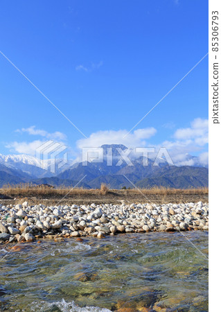 冬季安曇野清流和北阿爾卑斯山 冬季安曇野清流和北阿爾卑斯山 85306793