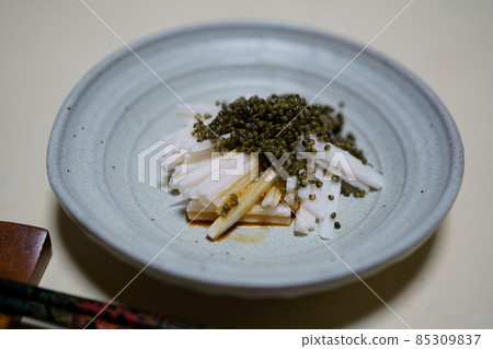 Caviar in a small plate Tonburi Tonburi Nagaimo Caviar in a small plate Tonburi Tonburi Nagaimo 85309837