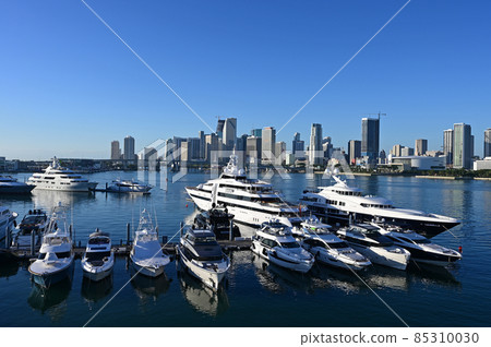 Super-yachts docked in Yacht Haven Grande Miami at Island Gardens in Miami. Super-yachts docked in Yacht Haven Grande Miami at Island Gardens in Miami. 85310030
