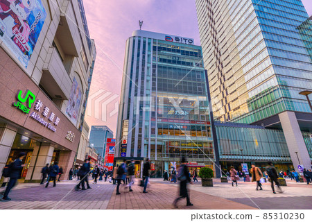 Tokyo cityscape of Japan Omicron stocks dominate the world ... Many people in front of Akihabara station = December 16th Tokyo cityscape of Japan Omicron stocks dominate the world ... Many people in front of Akihabara station = December 16th 85310230