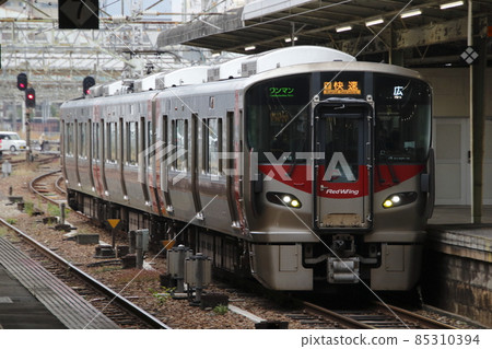 [JR-Y] Kure Line 227 Series Rapid Akiji Liner (One-man operation 3-car train: Hiroyuki) 85310394