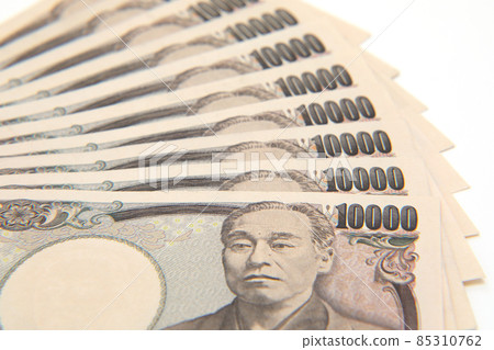 100,000 yen benefit 85310762